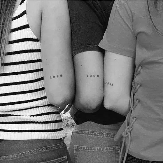 25 petits tatouages sœurs pour célébrer votre lien spécial 26