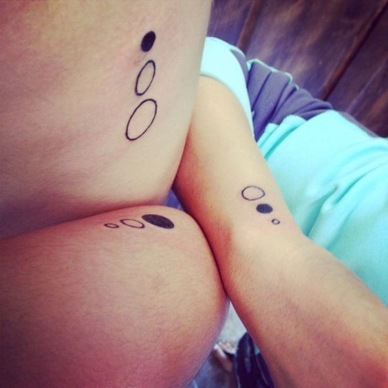 25 petits tatouages ​sœurs pour célébrer votre lien spécial 28