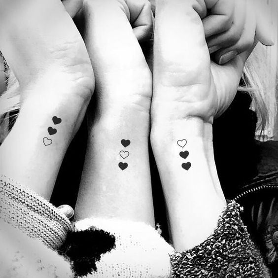 25 petits tatouages ​sœurs pour célébrer votre lien spécial 5
