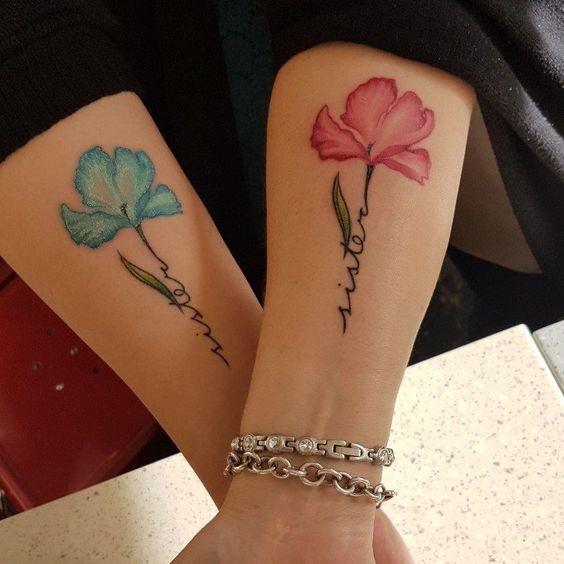 25 petits tatouages ​sœurs pour célébrer votre lien spécial 36