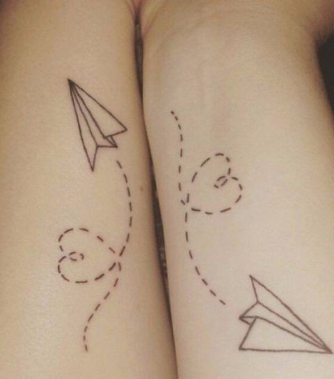 25 petits tatouages sœurs pour célébrer votre lien spécial 9