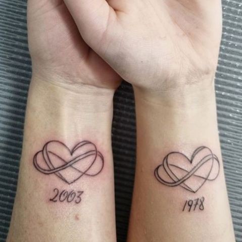 25 petits tatouages sœurs pour célébrer votre lien spécial 10 25 petits tatouages sœurs pour célébrer votre lien spécial 10