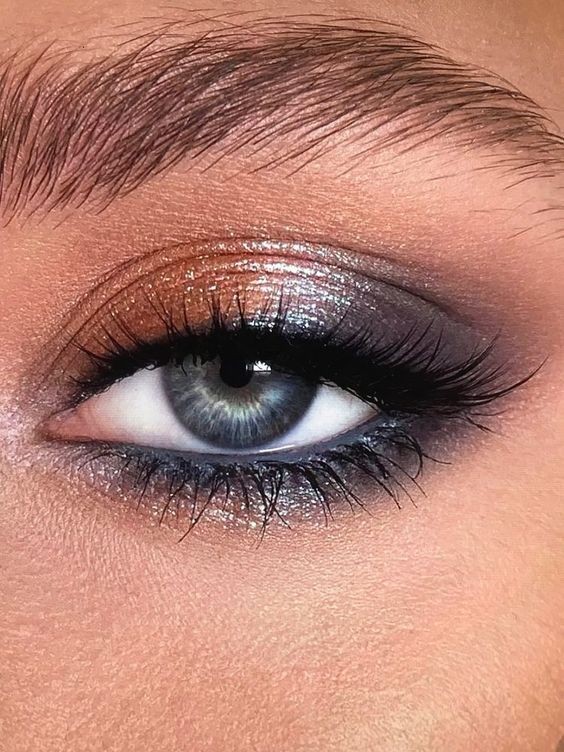 31 maquillages de mariée pour des yeux bleus éblouissants 27 31 maquillages de mariée pour des yeux bleus éblouissants 27