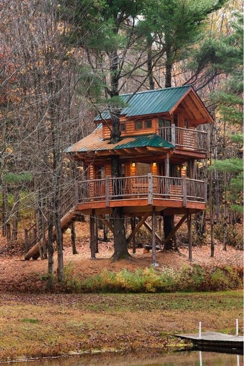 60 cabanes dans les arbres pour vivre vos rêves d'enfance 37