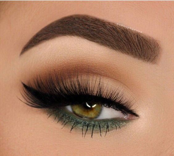 Comment faire briller vos yeux verts comme de l'émeraude avec le maquillage 15 Comment faire briller vos yeux verts comme de l'émeraude avec le maquillage 15