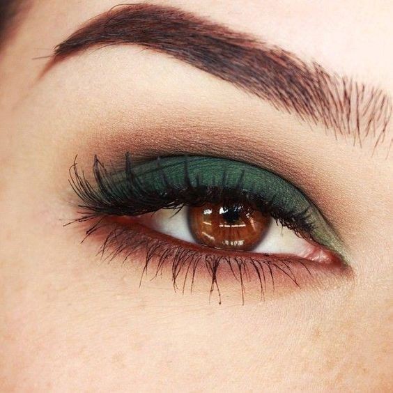 Comment faire briller vos yeux verts comme de l'émeraude avec le maquillage 23