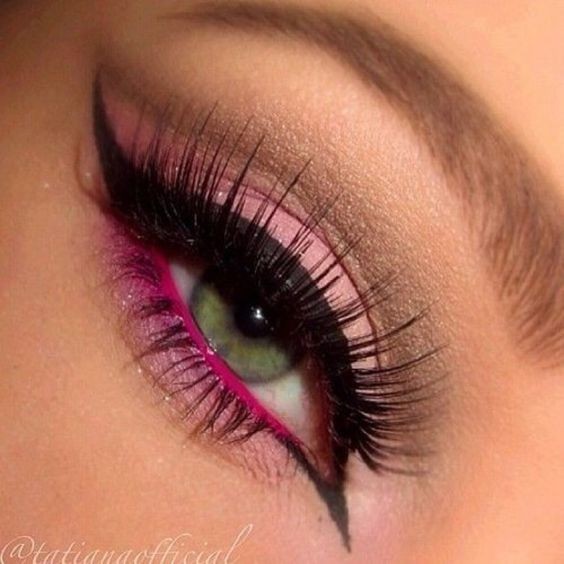 Comment faire briller vos yeux verts comme de l'émeraude avec le maquillage 24 Comment faire briller vos yeux verts comme de l'émeraude avec le maquillage 24