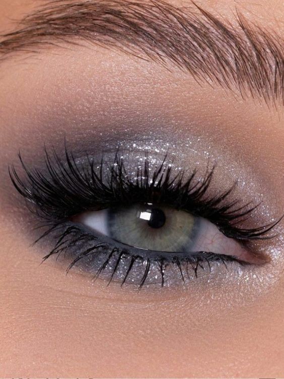 Comment faire briller vos yeux verts comme de l'émeraude avec le maquillage 28 Comment faire briller vos yeux verts comme de l'émeraude avec le maquillage 28
