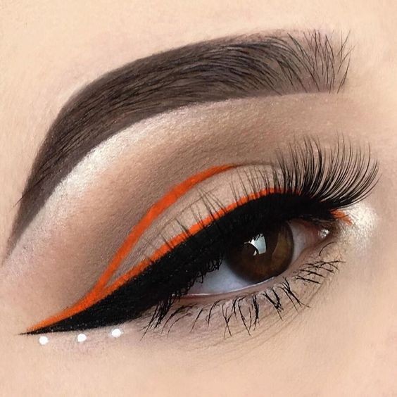 Eyeliner Graphique: Comment transformer votre regard en arme de séduction massive 11 Eyeliner Graphique: Comment transformer votre regard en arme de séduction massive 11