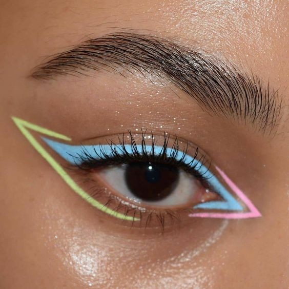 Eyeliner Graphique: Comment transformer votre regard en arme de séduction massive 12 Eyeliner Graphique: Comment transformer votre regard en arme de séduction massive 12