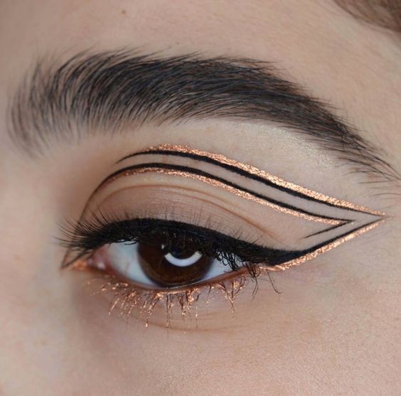 Eyeliner Graphique: Comment transformer votre regard en arme de séduction massive 13 Eyeliner Graphique: Comment transformer votre regard en arme de séduction massive 13