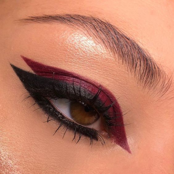Eyeliner Graphique: Comment transformer votre regard en arme de séduction massive 18 Eyeliner Graphique: Comment transformer votre regard en arme de séduction massive 18