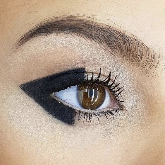 Eyeliner Graphique: Comment transformer votre regard en arme de séduction massive 22