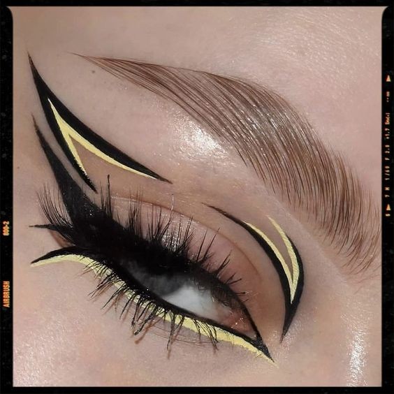 Eyeliner Graphique: Comment transformer votre regard en arme de séduction massive 23 Eyeliner Graphique: Comment transformer votre regard en arme de séduction massive 23
