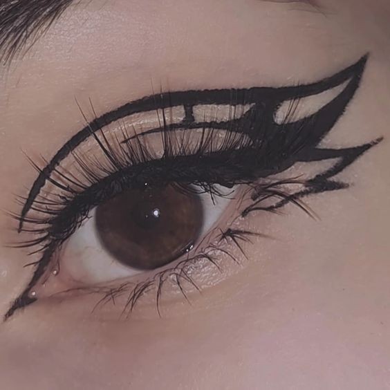Eyeliner Graphique: Comment transformer votre regard en arme de séduction massive 24 Eyeliner Graphique: Comment transformer votre regard en arme de séduction massive 24