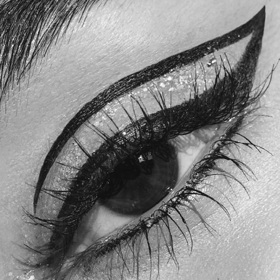 Eyeliner Graphique: Comment transformer votre regard en arme de séduction massive 27 Eyeliner Graphique: Comment transformer votre regard en arme de séduction massive 27
