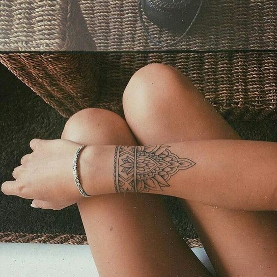 Les 22 plus jolis tatouages poignet pour femme 10