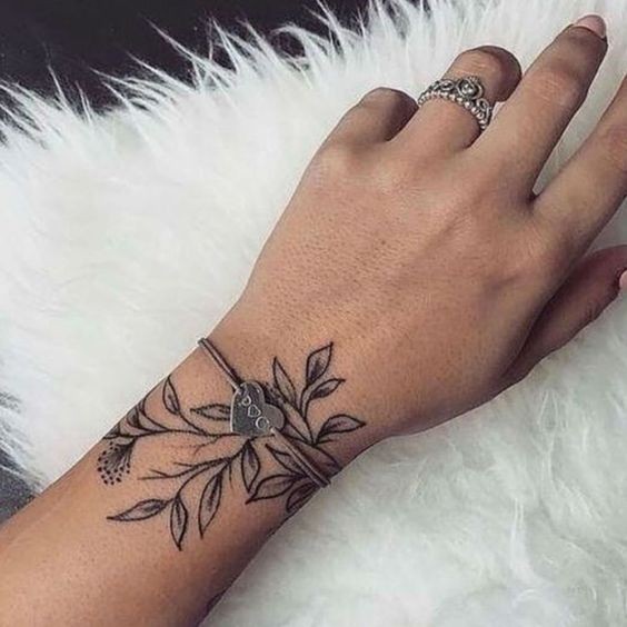 Les 22 plus jolis tatouages poignet pour femme 14