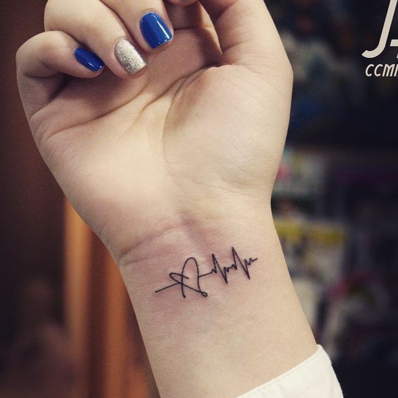 Les 22 plus jolis tatouages poignet pour femme 21