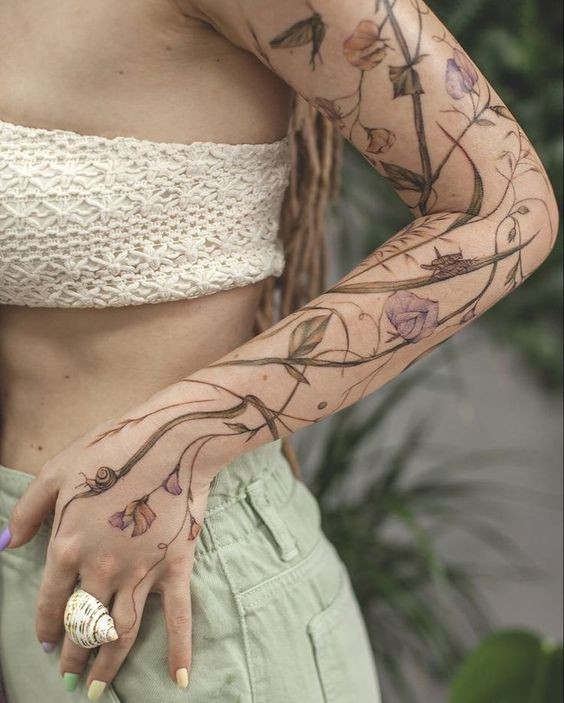Les 50 plus belles idées de tatouages main femme 15