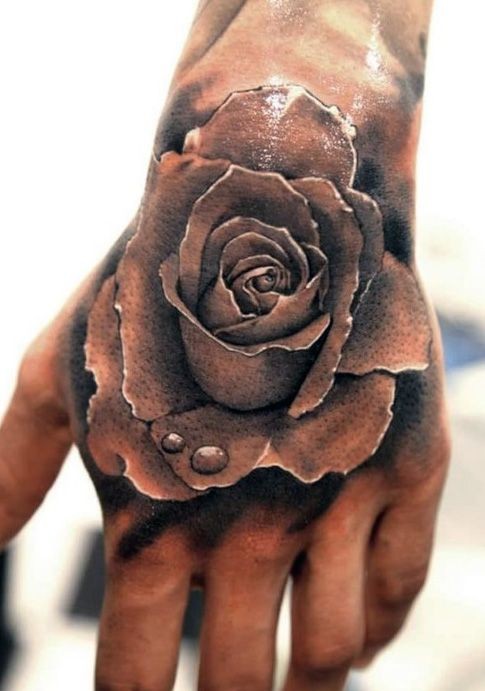 Les 50 plus belles idées de tatouages main femme 29