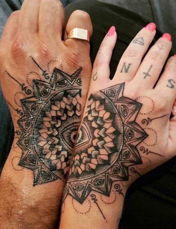 Les 50 plus belles idées de tatouages main femme 37