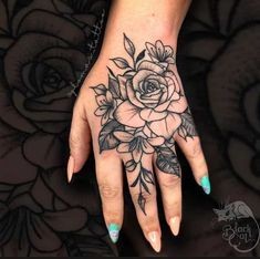 Les 50 plus belles idées de tatouages main femme 44