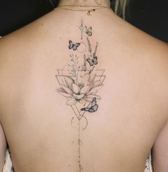 44 tatouages ​​dos qui rendent une femme irrésistible 17