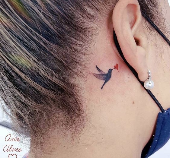 27 Beaux tatouages ​​subtils et féminins derrière l'oreille 1