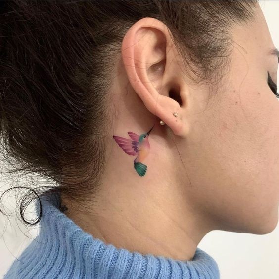 27 Beaux tatouages ​​subtils et féminins derrière l'oreille 3
