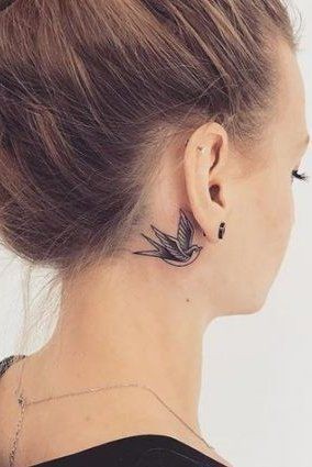 27 Beaux tatouages ​​subtils et féminins derrière l'oreille 8