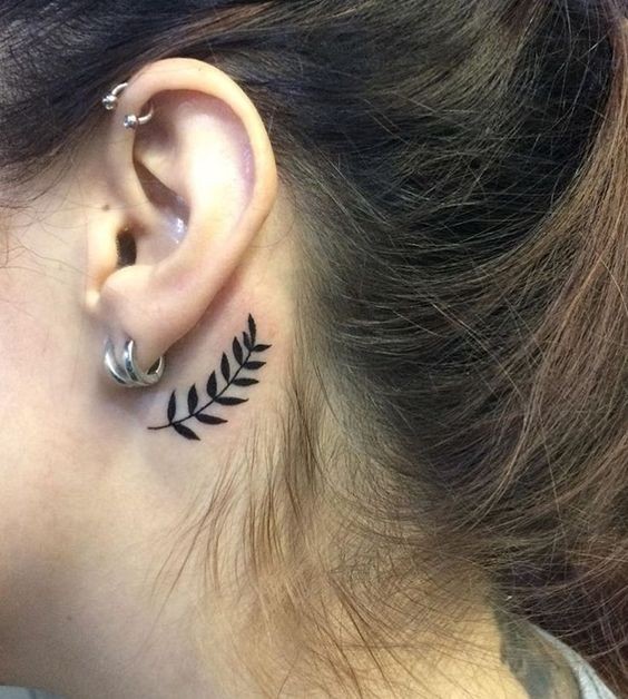 27 Beaux tatouages ​​subtils et féminins derrière l'oreille 11