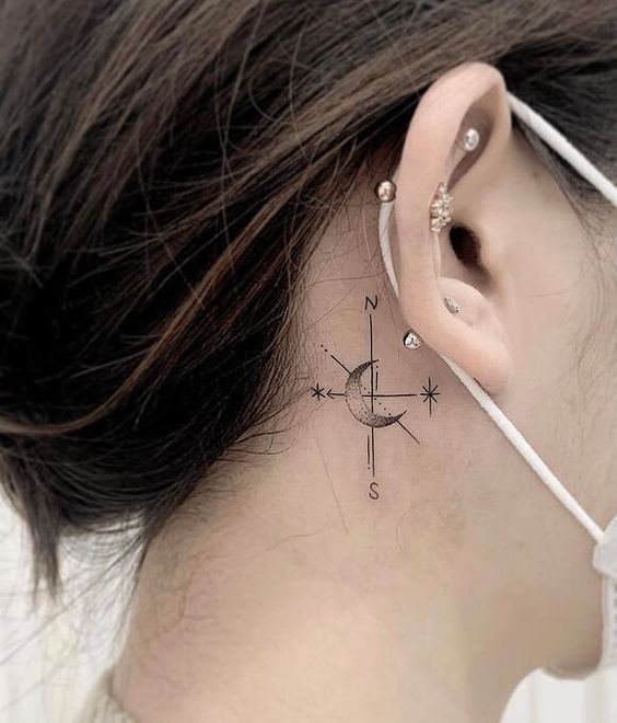 27 Beaux tatouages subtils et féminins derrière l'oreille 19 27 Beaux tatouages subtils et féminins derrière l'oreille 19