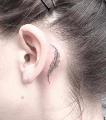 27 Beaux tatouages ​​subtils et féminins derrière l'oreille 20