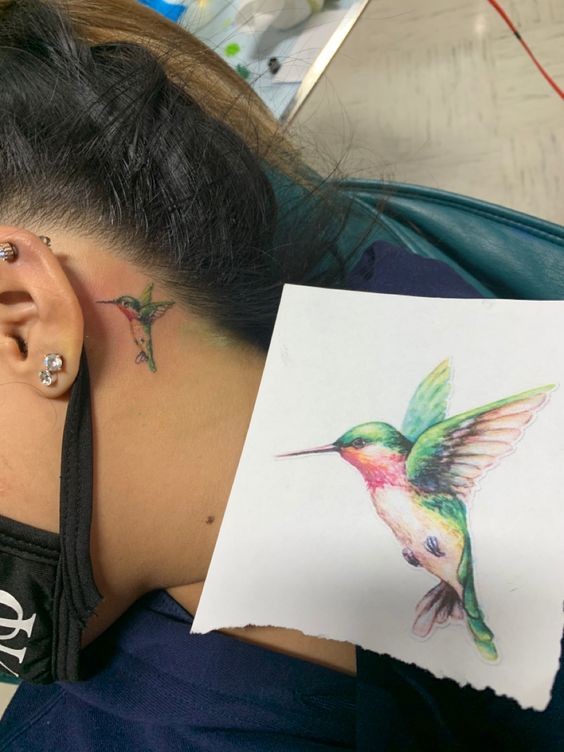 27 Beaux tatouages ​​subtils et féminins derrière l'oreille 23