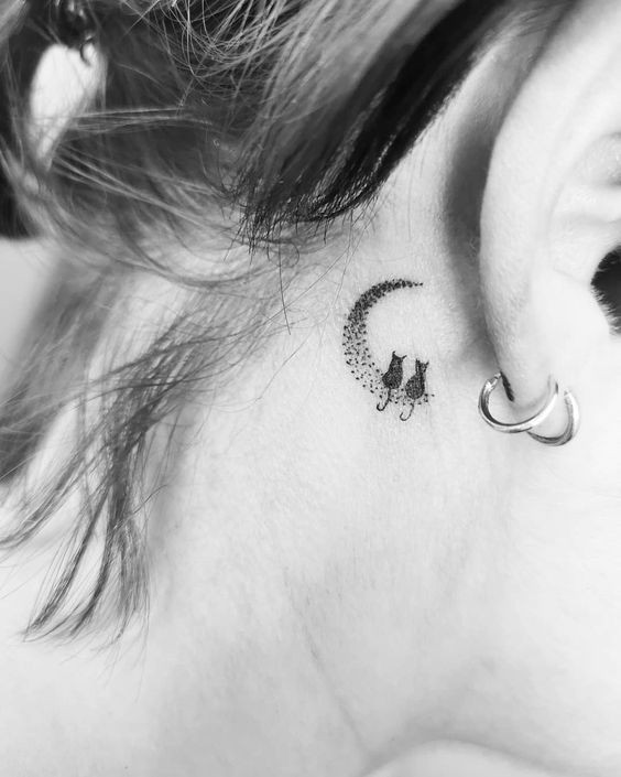 27 Beaux tatouages ​​subtils et féminins derrière l'oreille 26