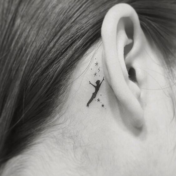 27 Beaux tatouages ​​subtils et féminins derrière l'oreille 27