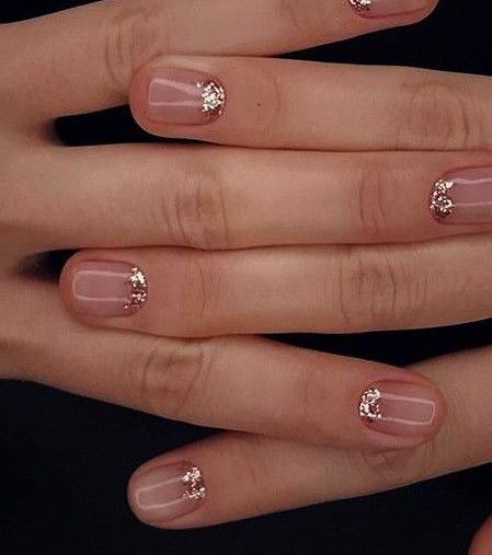 17 nails art minimalistes pour des ongles courts 7