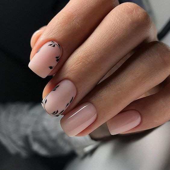 17 nails art minimalistes pour des ongles courts 19