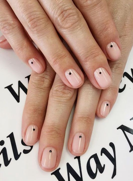 17 nails art minimalistes pour des ongles courts 1