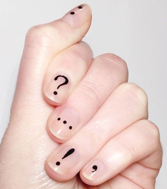 17 nails art minimalistes pour des ongles courts 26