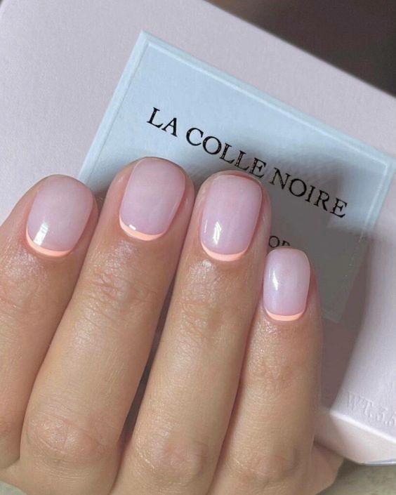 17 nails art minimalistes pour des ongles courts 28