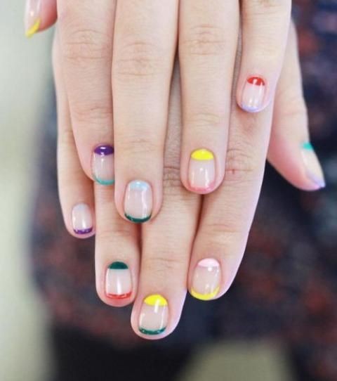 17 nails art minimalistes pour des ongles courts 34