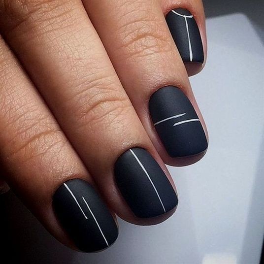 17 nails art minimalistes pour des ongles courts 45