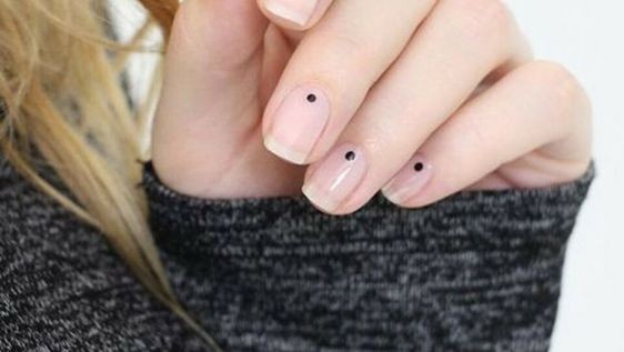 17 nails art minimalistes pour des ongles courts 54