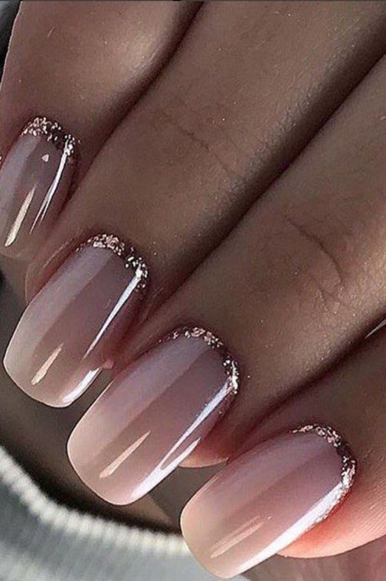 17 nails art minimalistes pour des ongles courts 6