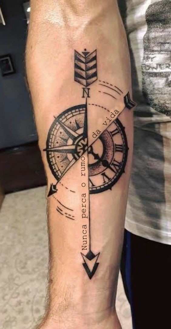 Tatouages boussole : 38 idées pour vous aider à trouver votre voie 4 Tatouages boussole : 38 idées pour vous aider à trouver votre voie 4