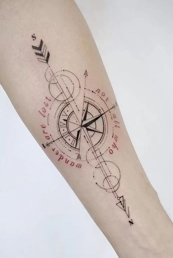 Tatouages boussole : 38 idées pour vous aider à trouver votre voie 13 Tatouages boussole : 38 idées pour vous aider à trouver votre voie 13