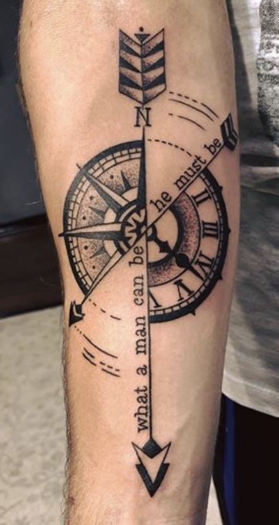 Tatouage boussole homme : 22 idées qui vous mèneront à votre prochaine aventure 16 Tatouage boussole homme : 22 idées qui vous mèneront à votre prochaine aventure 16