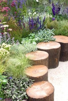 28 idées pour décorer votre jardin avec des troncs d'arbre 1